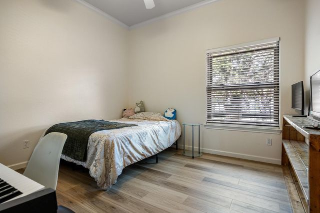 12 Springwood CIR, Wimberley, TX 78676