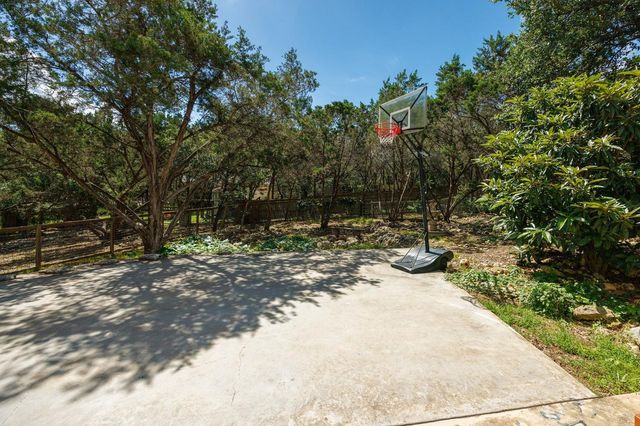 12 Springwood CIR, Wimberley, TX 78676