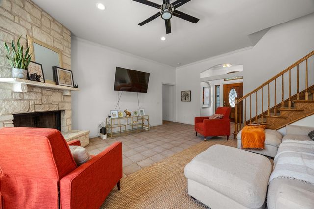 12 Springwood CIR, Wimberley, TX 78676