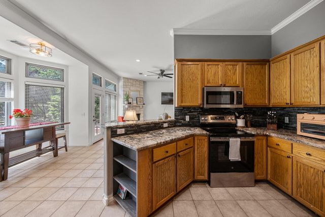 12 Springwood CIR, Wimberley, TX 78676