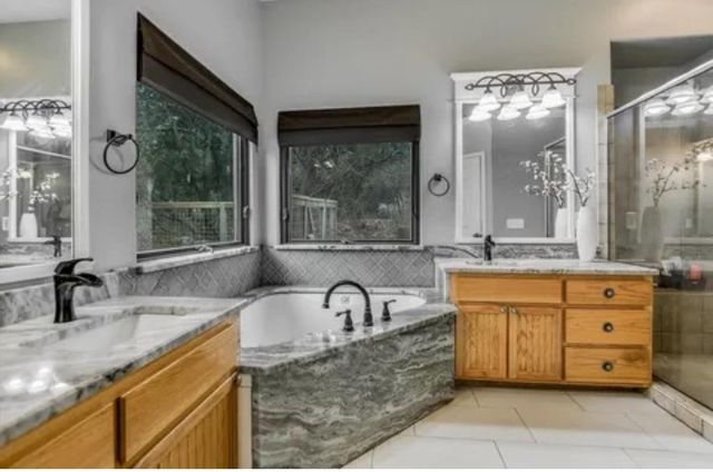 12 Springwood CIR, Wimberley, TX 78676