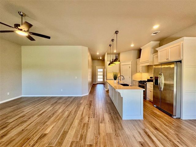 8905 Poppey Place, Yukon, OK 73099