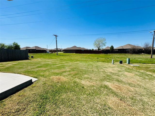 8905 Poppey Place, Yukon, OK 73099