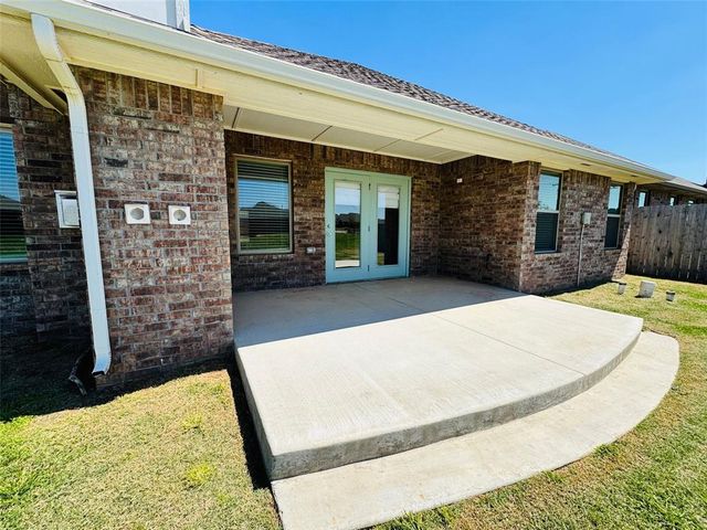 8905 Poppey Place, Yukon, OK 73099
