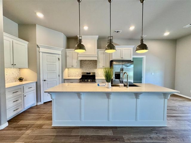 8905 Poppey Place, Yukon, OK 73099