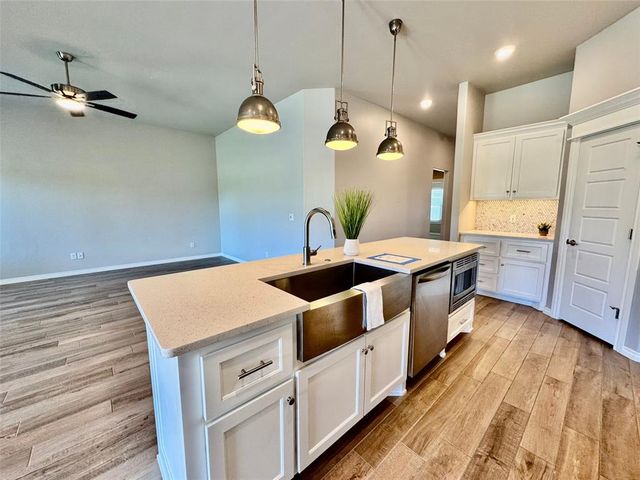 8905 Poppey Place, Yukon, OK 73099