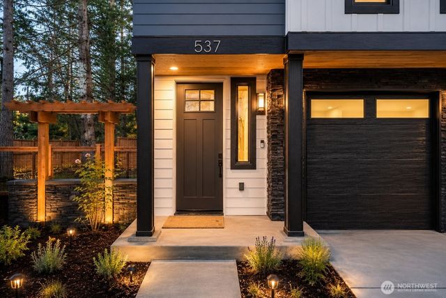 537 NW Juniper Street, Issaquah, WA 98027
