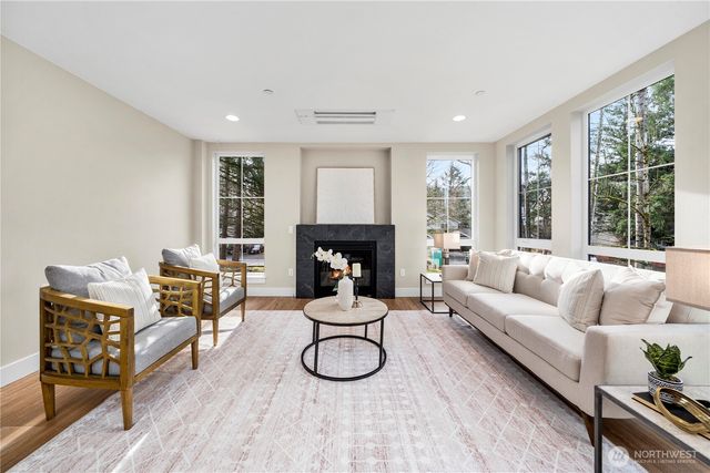 537 NW Juniper Street, Issaquah, WA 98027