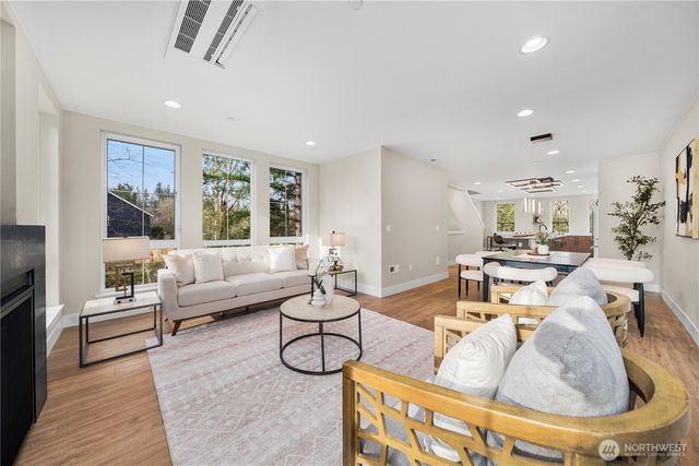 537 NW Juniper Street, Issaquah, WA 98027