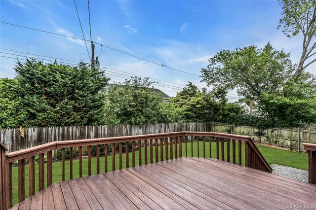 43 Grohmans Lane, Plainview, NY 11803