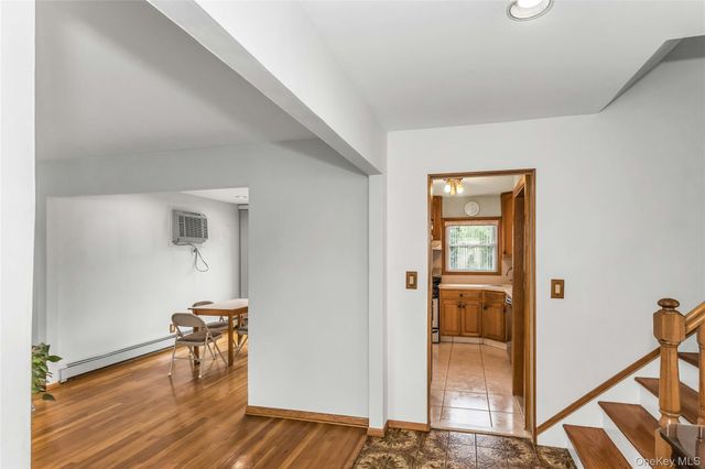 43 Grohmans Lane, Plainview, NY 11803