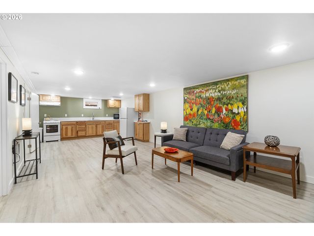 6405 N MONTANA Ave, Portland, OR 97217