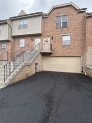 305 Berrington Ct, Bethel Park, PA 15102