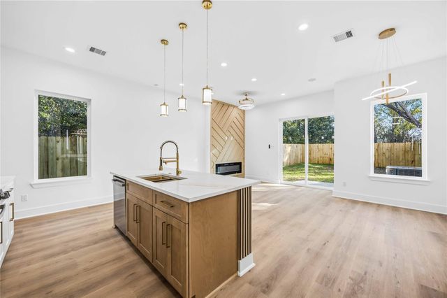 8303 Bassett St, Houston, TX 77051