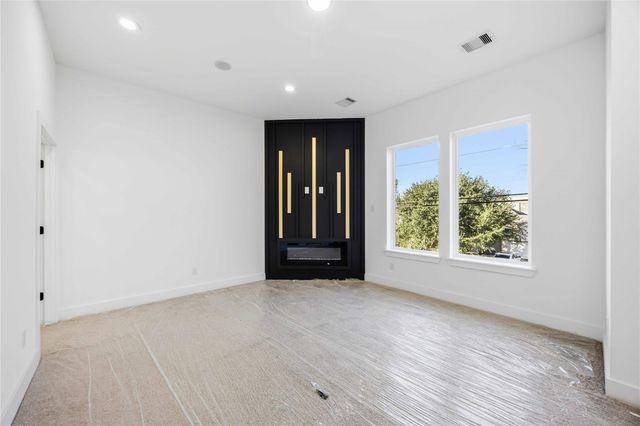 8303 Bassett St, Houston, TX 77051