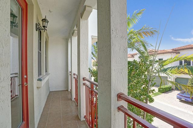 11621 SW 13th Court, Pembroke Pines, FL 33025