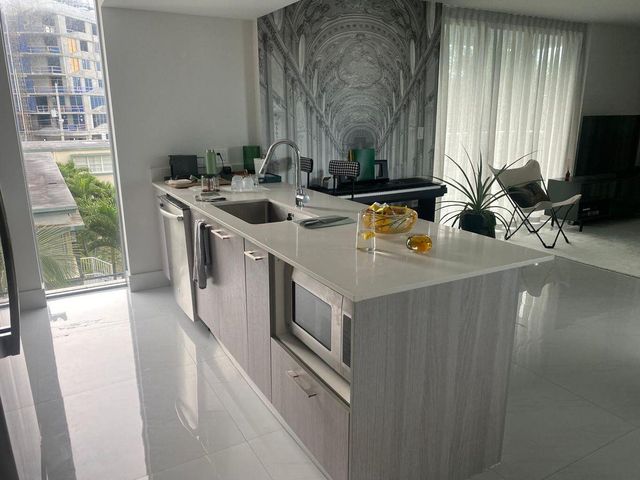 1133 102nd Street 403, Bay Harbor Islands, FL 33154