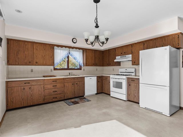 664 Randolph STREET, Mishicot, WI 54228