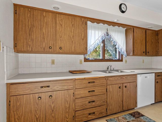 664 Randolph STREET, Mishicot, WI 54228