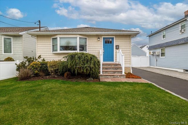 2A Baylis Place, Lynbrook, NY 11563