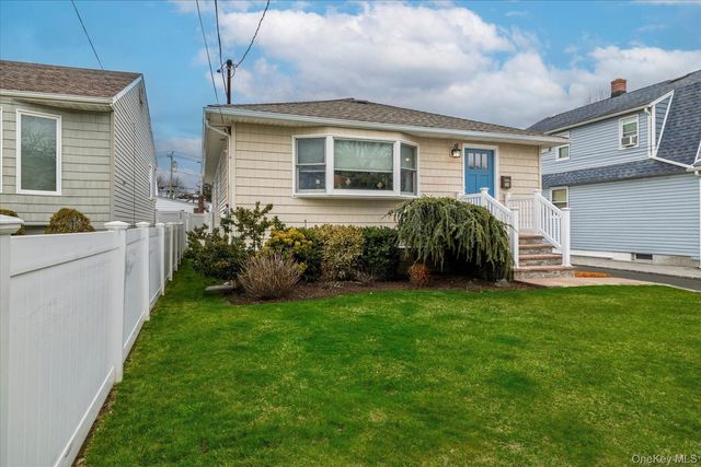 2A Baylis Place, Lynbrook, NY 11563
