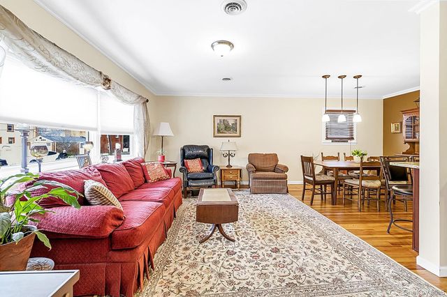 2A Baylis Place, Lynbrook, NY 11563