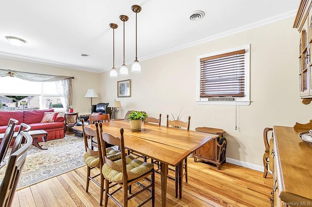 2A Baylis Place, Lynbrook, NY 11563
