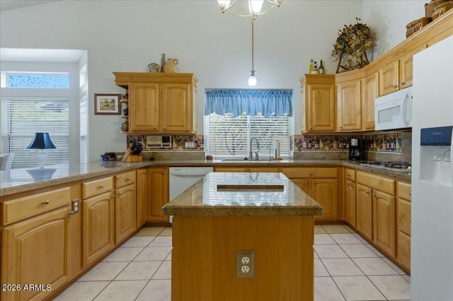 8452 W KIMBERLY Way, Peoria, AZ 85382