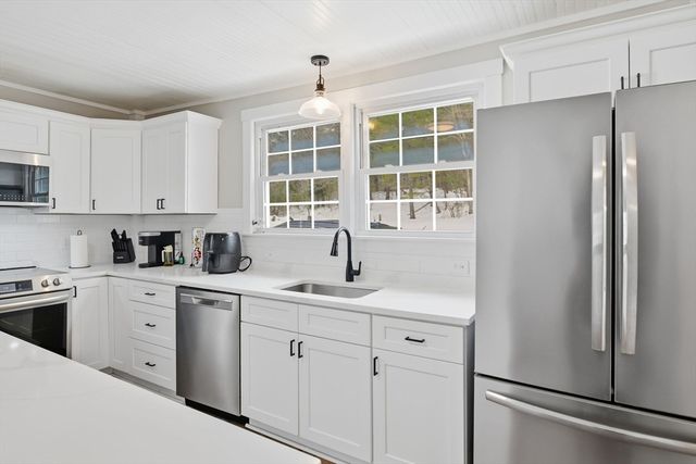 46 Smith St, Palmer, MA 01069