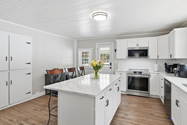 46 Smith St, Palmer, MA 01069