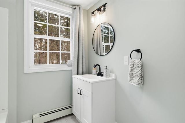 46 Smith St, Palmer, MA 01069