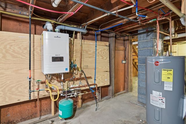 46 Smith St, Palmer, MA 01069