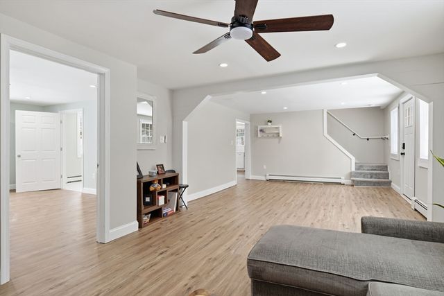 46 Smith St, Palmer, MA 01069