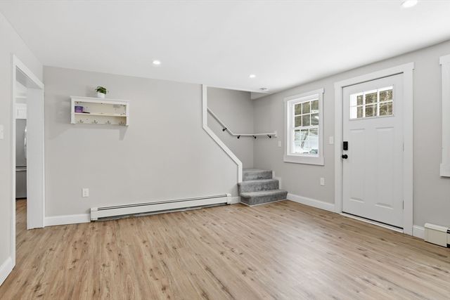 46 Smith St, Palmer, MA 01069