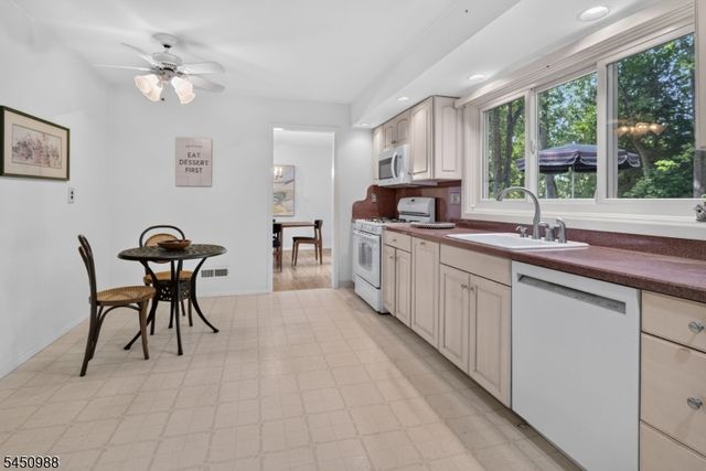 4 Darby Rd, East Brunswick Twp., NJ 08816