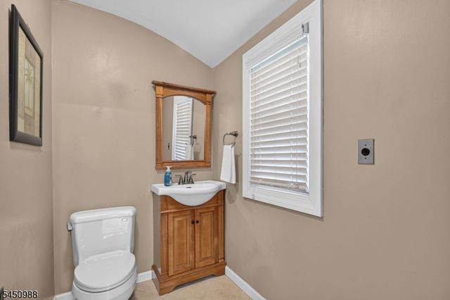 4 Darby Rd, East Brunswick Twp., NJ 08816