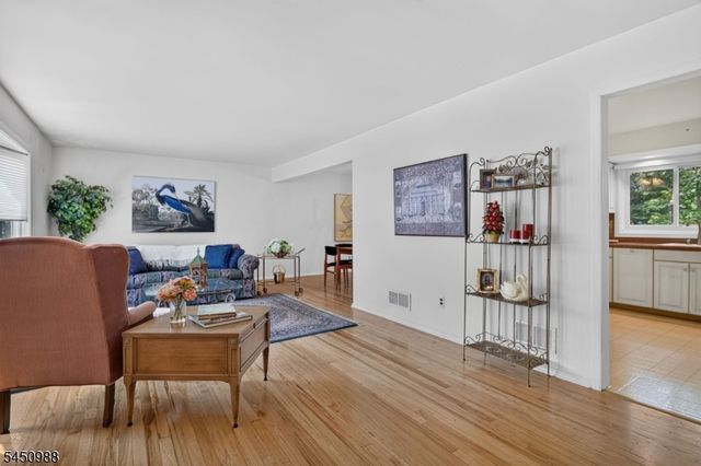4 Darby Rd, East Brunswick Twp., NJ 08816