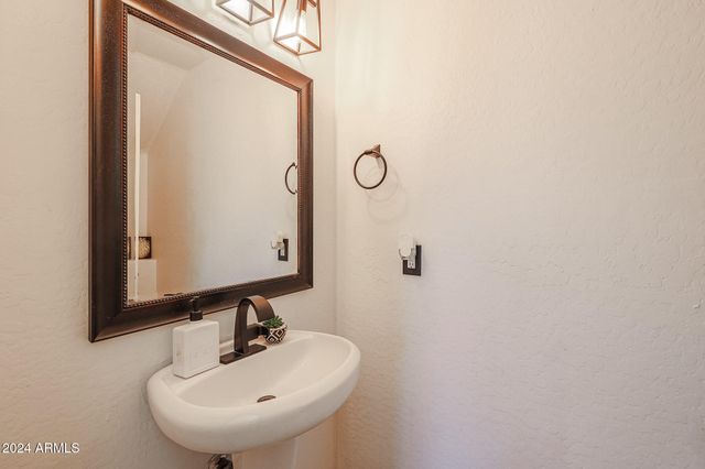 9214 S 35TH Glen, Laveen, AZ 85339