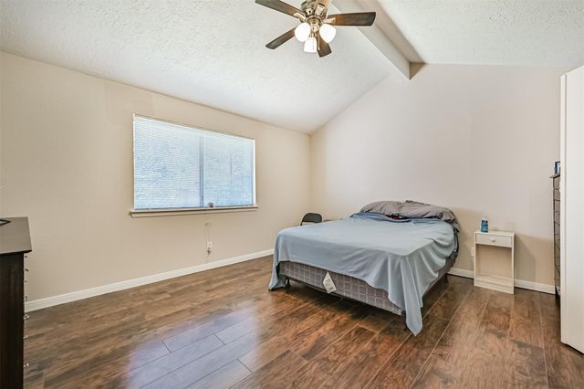 1104 Lost River Drive, Friendswood, TX 77546