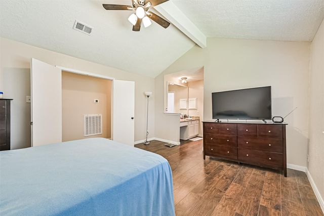 1104 Lost River Drive, Friendswood, TX 77546