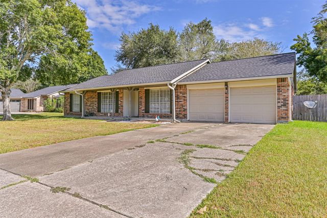 1104 Lost River Drive, Friendswood, TX 77546