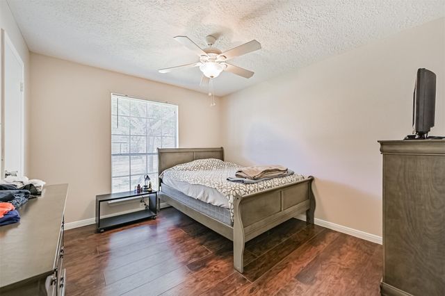 1104 Lost River Drive, Friendswood, TX 77546
