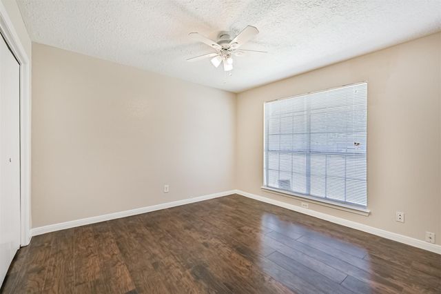 1104 Lost River Drive, Friendswood, TX 77546
