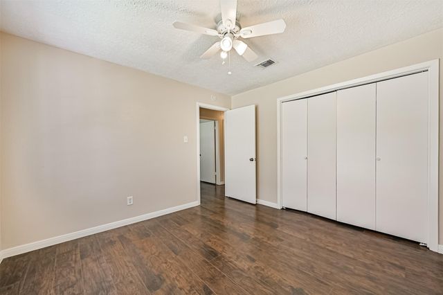 1104 Lost River Drive, Friendswood, TX 77546