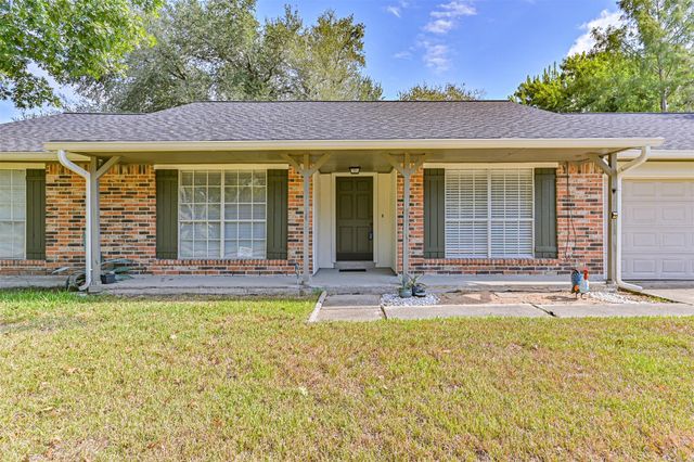 1104 Lost River Drive, Friendswood, TX 77546