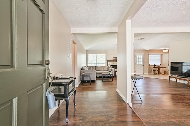 1104 Lost River Drive, Friendswood, TX 77546