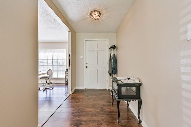 1104 Lost River Drive, Friendswood, TX 77546