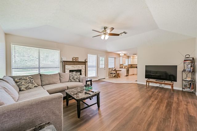 1104 Lost River Drive, Friendswood, TX 77546