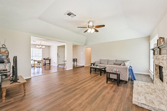 1104 Lost River Drive, Friendswood, TX 77546