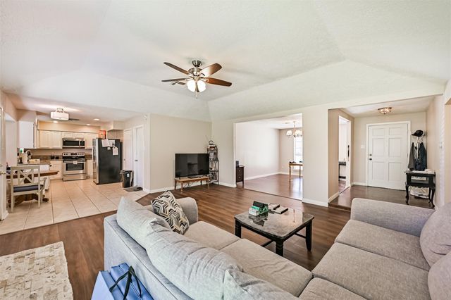 1104 Lost River Drive, Friendswood, TX 77546